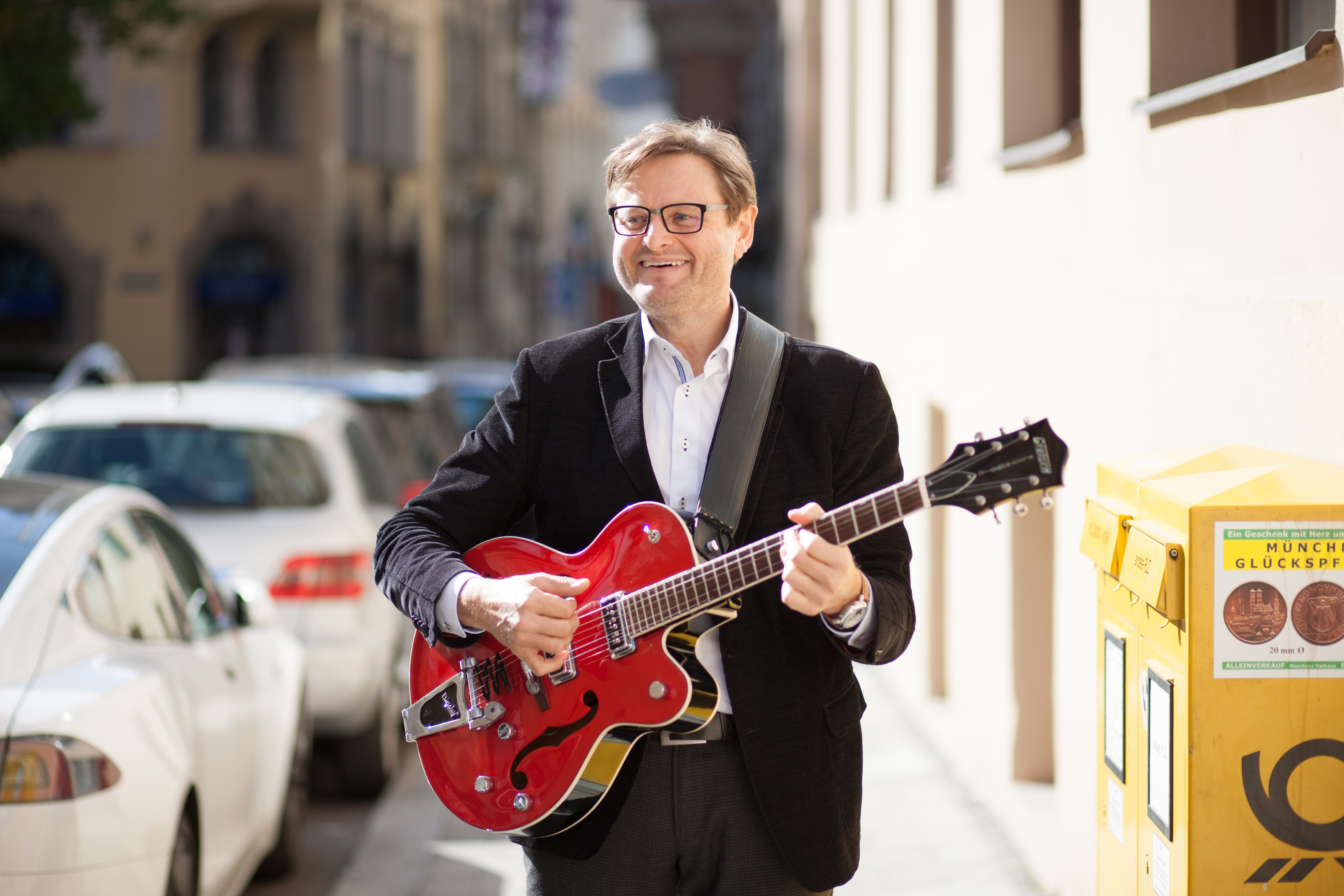 Kleinanzeige Gitarre oder Ukulele - den guten Ton findest Du bei mir! - Bild 1