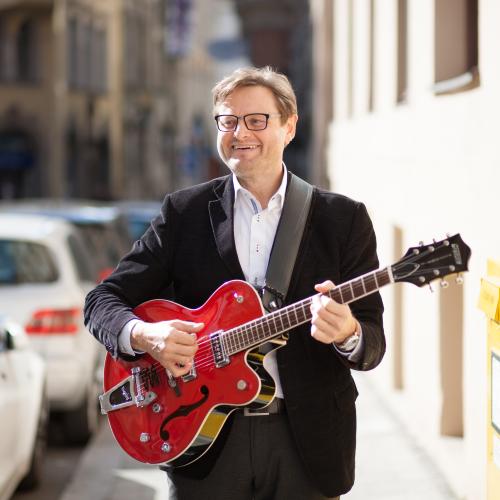 Kleinanzeige Gitarre oder Ukulele - den guten Ton findest Du bei mir! - Bild 1