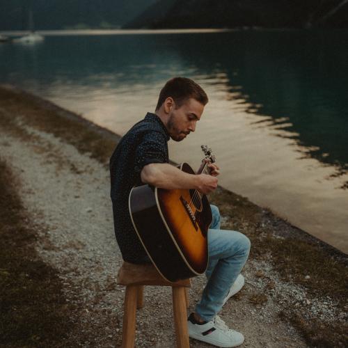Kleinanzeige Vielseitiger Unterricht für Gitarre, Bass, Songwriting etc. - Bild 1