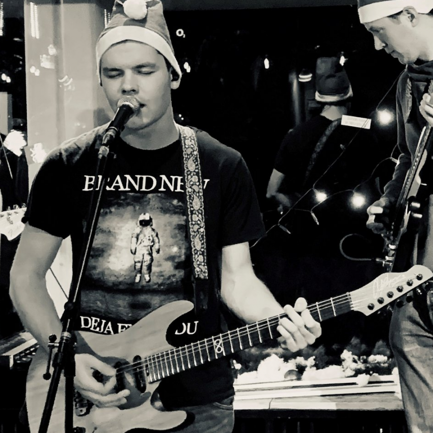 Kleinanzeige Sänger (+ Rhythmusgitarrist) sucht Rock-Band in Passau - Bild 1