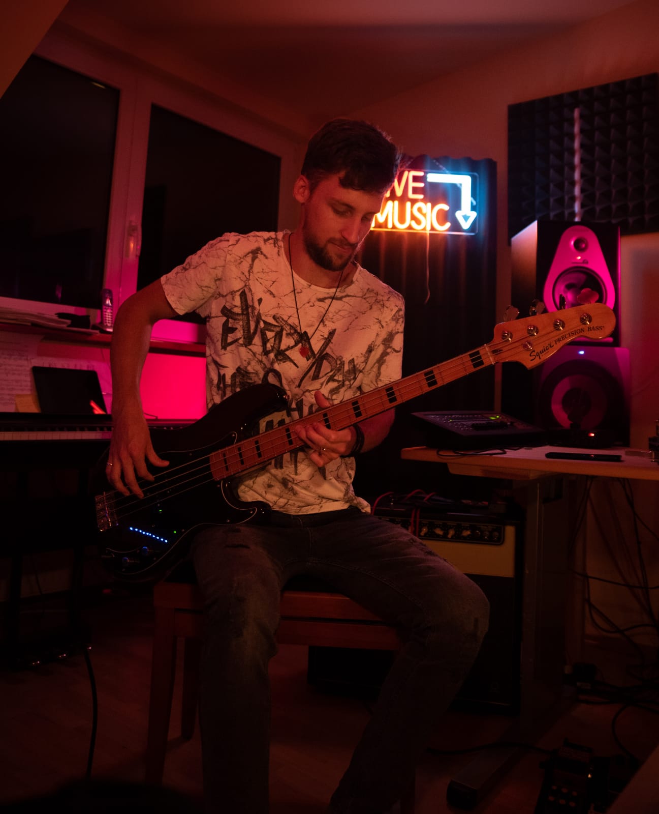 Kleinanzeige Suche Musiker zum Jammen, Songs mitspielen  - Bild 1