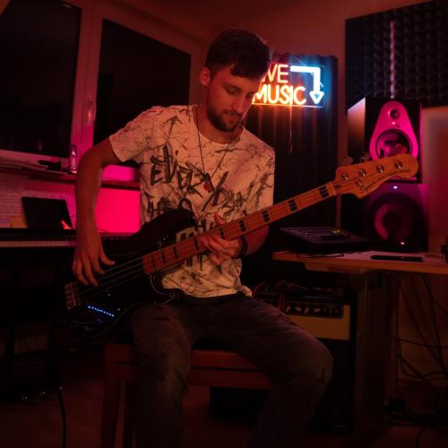 Kleinanzeige Suche Musiker zum Jammen, Songs mitspielen  - Bild 1