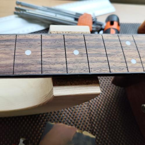 Kleinanzeige Gitarrenreparatur - Bild 3