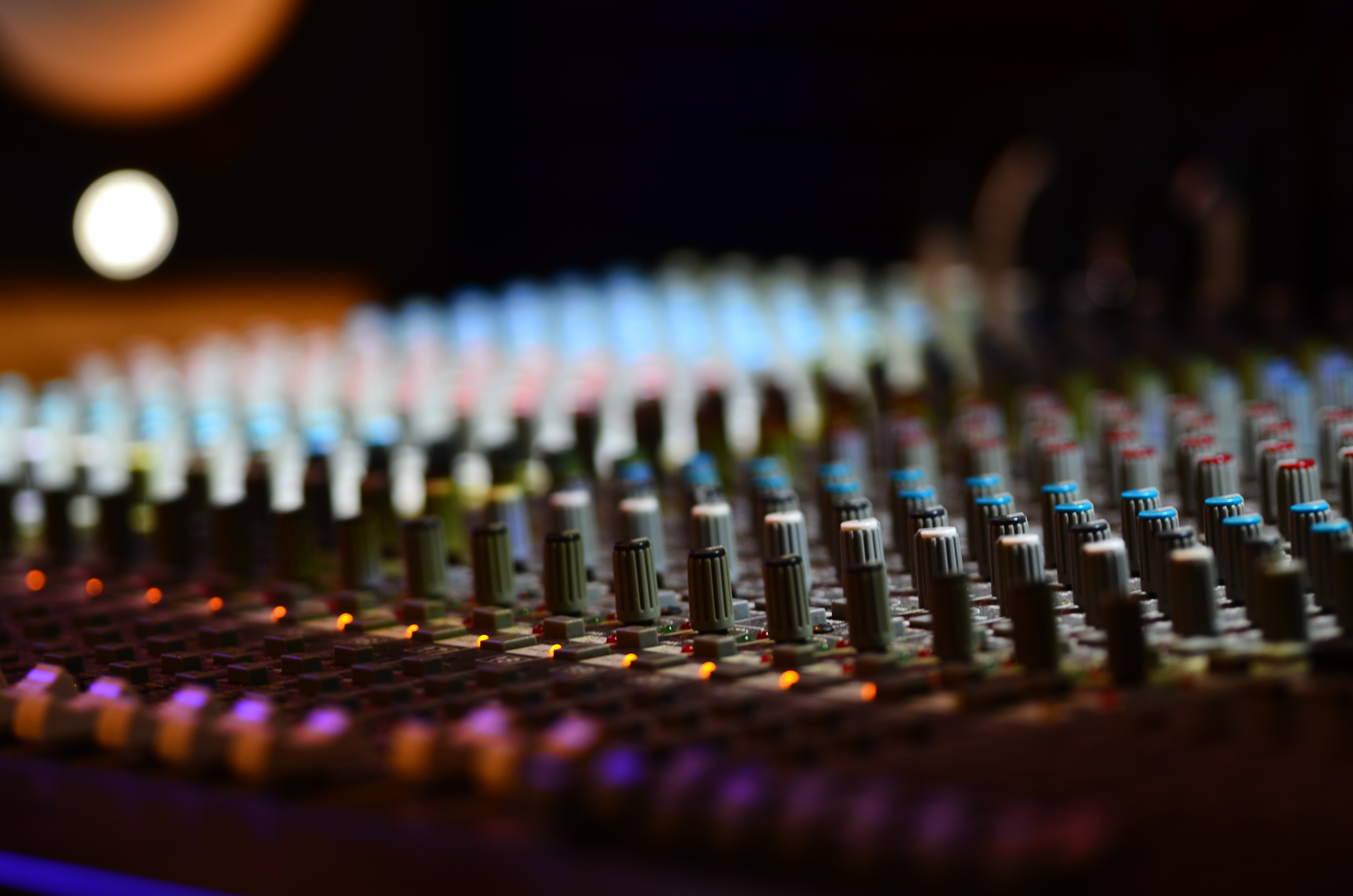 Kleinanzeige Suche leidenschaftliche Musiker/Studio etc alles vorhanden - Bild 1