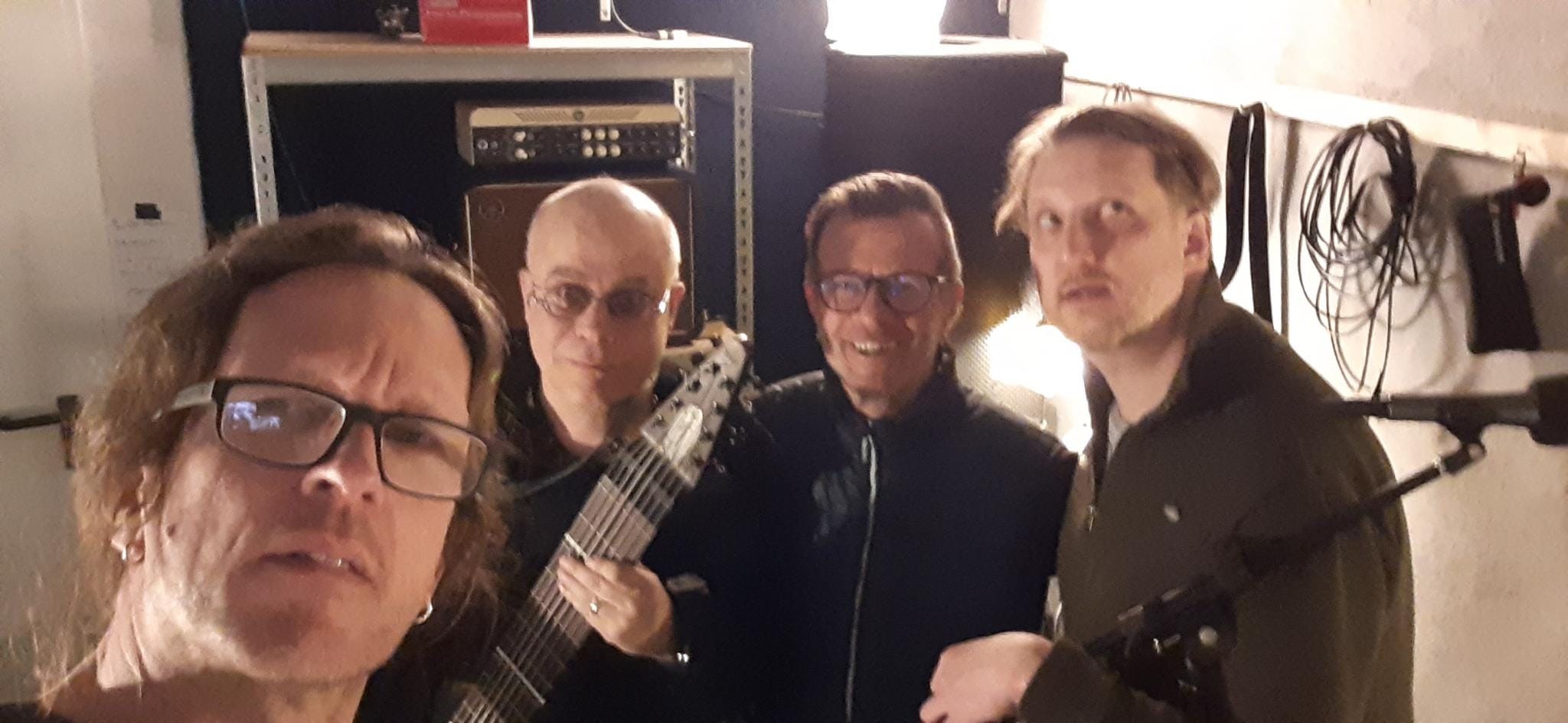Kleinanzeige Anonyme Gesellschaft sucht Gitarrist:in oder Multiinstrumentalist:in für freie Improvisation - Bild 1