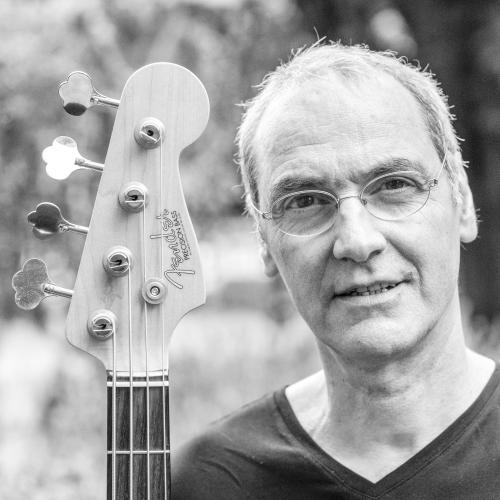 Kleinanzeige Bassist (64) sucht Rock-Band - Bild 1