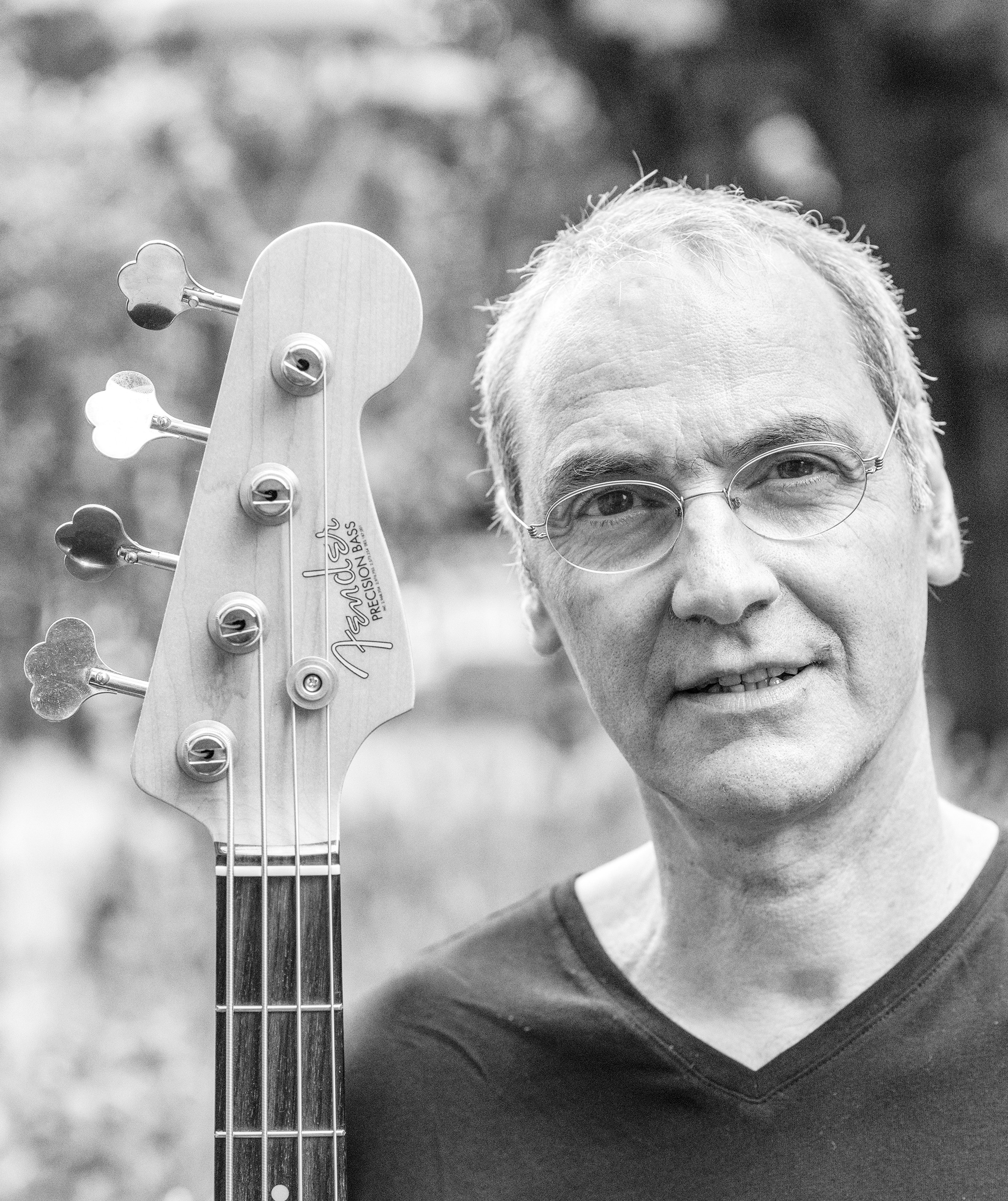 Kleinanzeige Bassist (64) sucht Rock-Band - Bild 1