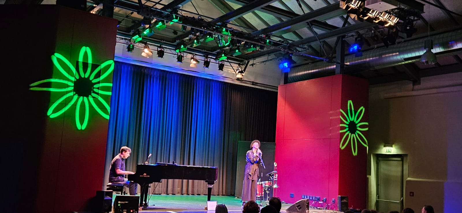 Kleinanzeige Pianist gesucht für 20er bis 40er Jahre Songs - Bild 1