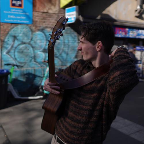Kleinanzeige Gitarrist 25m sucht U30 Musiker*innen Pop/Rock/Love Songs - Bild 1