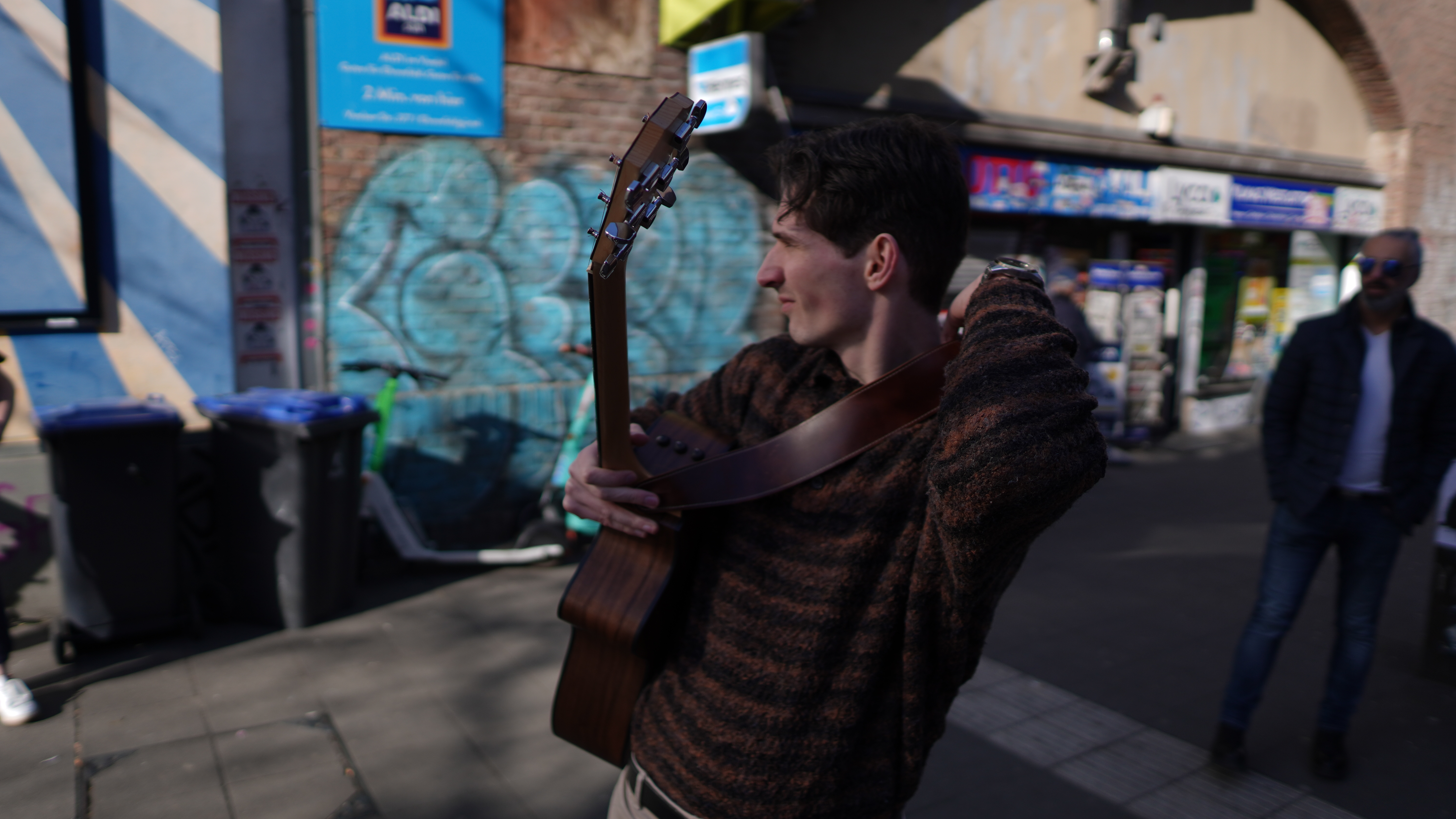 Kleinanzeige Gitarrist 25m sucht U30 Musiker*innen Pop/Rock/Love Songs - Bild 1