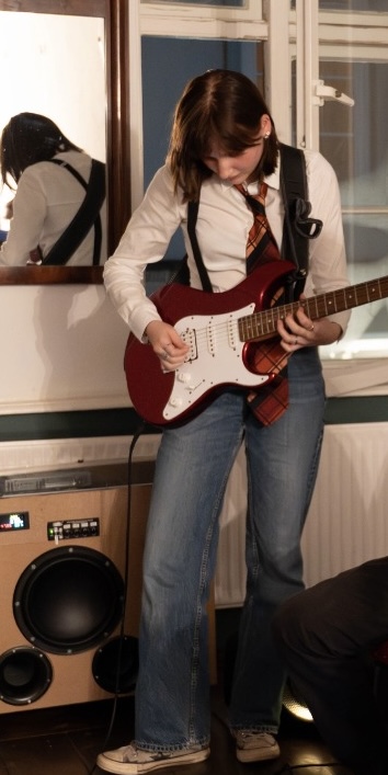 Kleinanzeige Suche junge Musiker um eine Rockband zu gründen - Bild 1