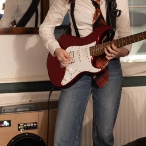 Kleinanzeige Suche junge Musiker um eine Rockband zu gründen - Bild 1