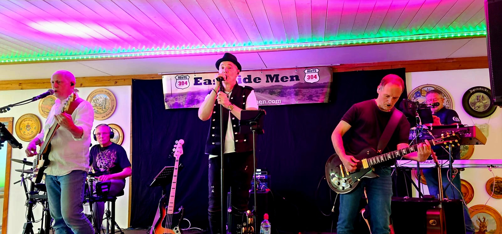 Kleinanzeige München (Ost/Südost) Cover-Rock-Band - sucht Gitarrist/-in (Rhythm/Solo) mit BG-Vocals - Bild 1