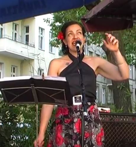 Kleinanzeige Sängerin sucht für deutsche Schlager der 30er Jahre Programm Musiker in Berlin ( z.B. Gitarre, Piano, Bass) - Bild 3