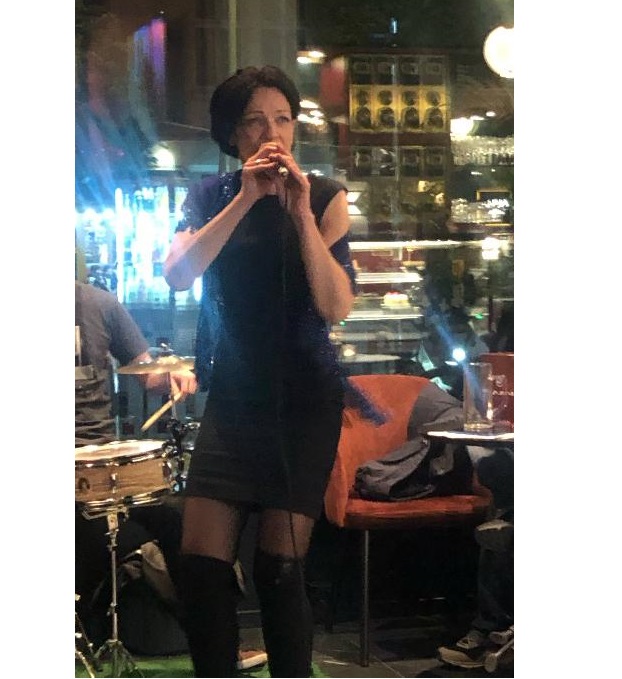 Kleinanzeige Sängerin sucht für deutsche Schlager der 30er Jahre Programm Musiker in Berlin ( z.B. Gitarre, Piano, Bass) - Bild 6
