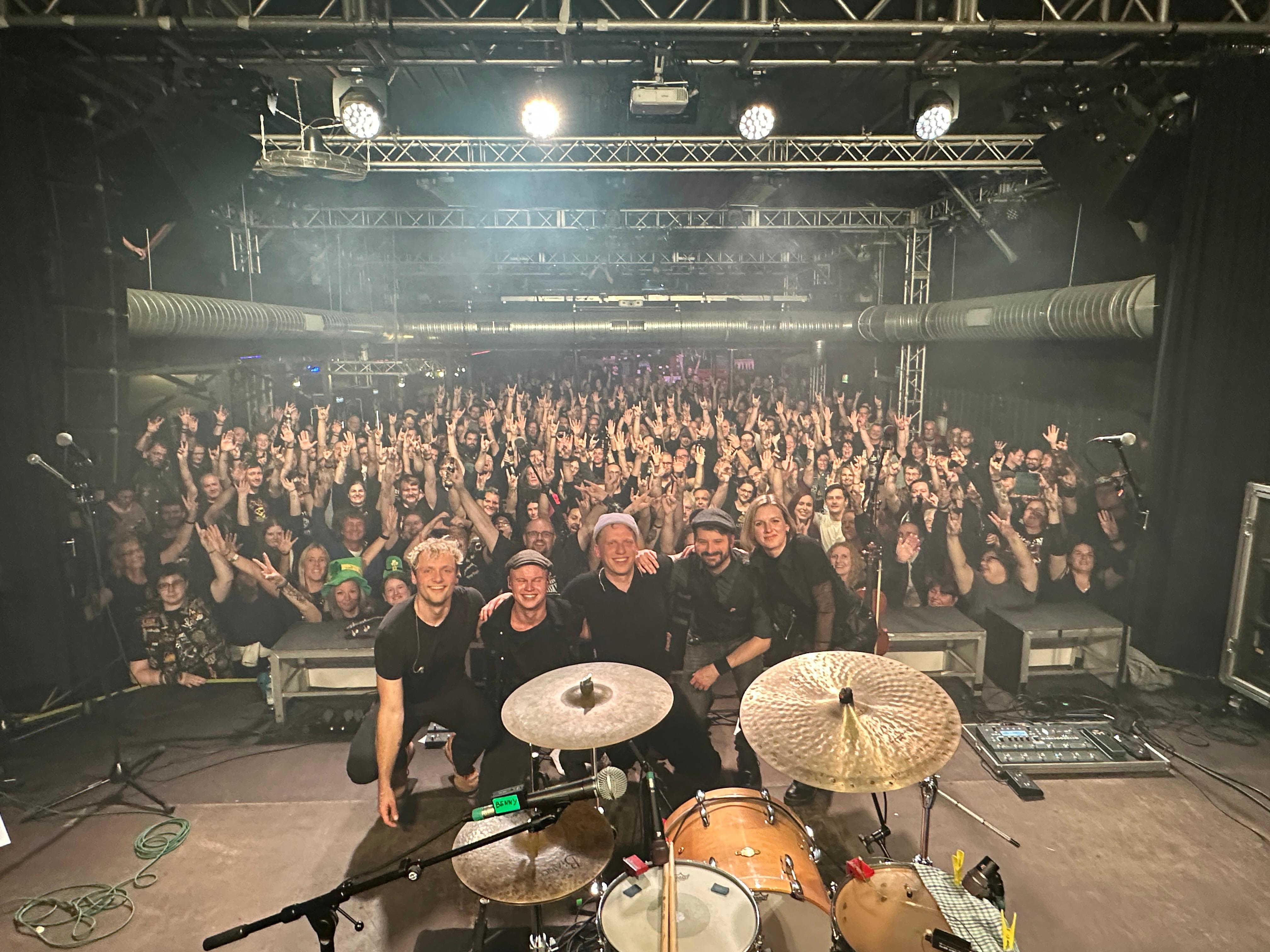 Kleinanzeige Frontfrau für professionelles Folk Punk Projekt Liebe &amp; Krawall - Bild 2