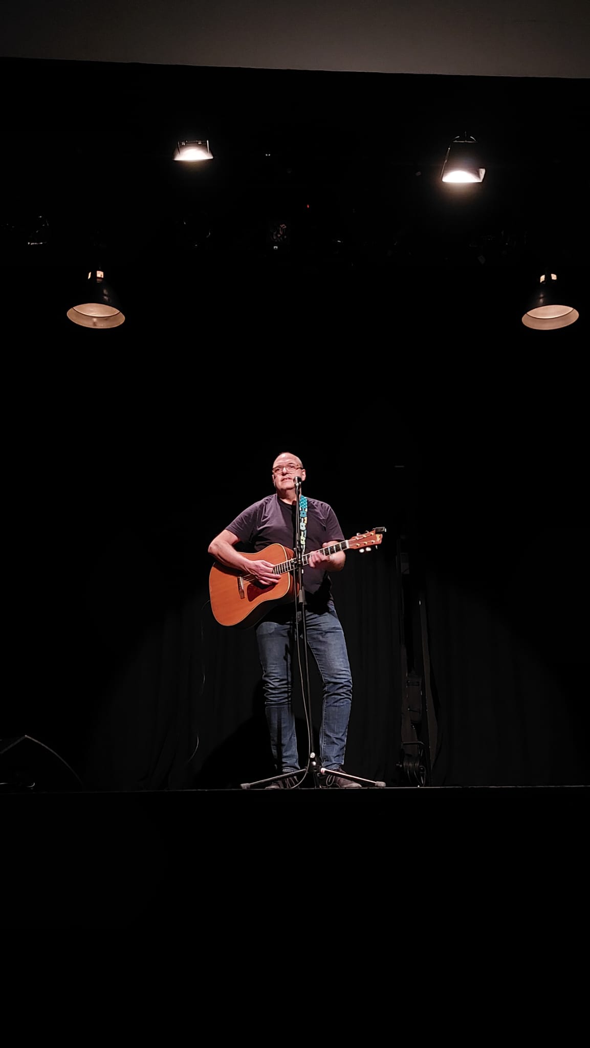 Kleinanzeige Ich bin Singer Songwriter und suche einen Accordionspieler m/w für gemeinsame Auftritte.  - Bild 1