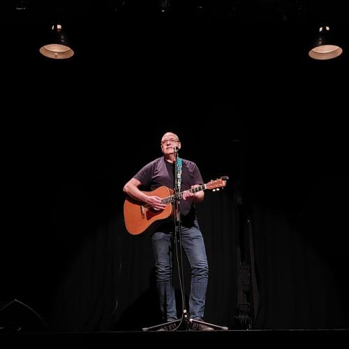 Kleinanzeige Ich bin Singer Songwriter und suche einen Accordionspieler m/w für gemeinsame Auftritte.  - Bild 1