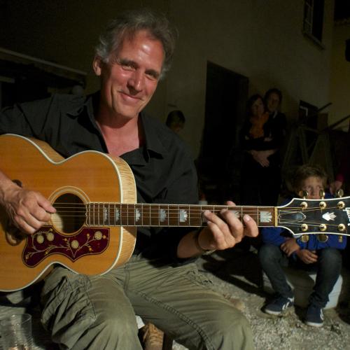 Kleinanzeige Gitarrist sucht Musiker zum entspannten Jammen Jazz/Bossa/Songs in München - Bild 1