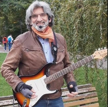 Kleinanzeige Sänger/Gitarrist, wohnhaft in 12627 Berlin sucht Musiker - Bild 1