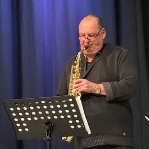 Kleinanzeige Spiele seit 50 Jahren Altsax. Suche Anschluß an eine Band.  - Bild 1