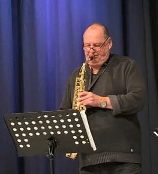 Kleinanzeige Spiele seit 50 Jahren Altsax. Suche Anschluß an eine Band.  - Bild 1