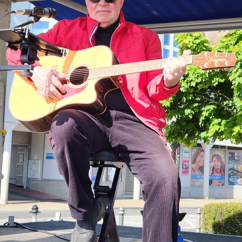 Kleinanzeige Duo-Partner mit Akustikgitarre und Top-Gesang gesucht  - Bild 1
