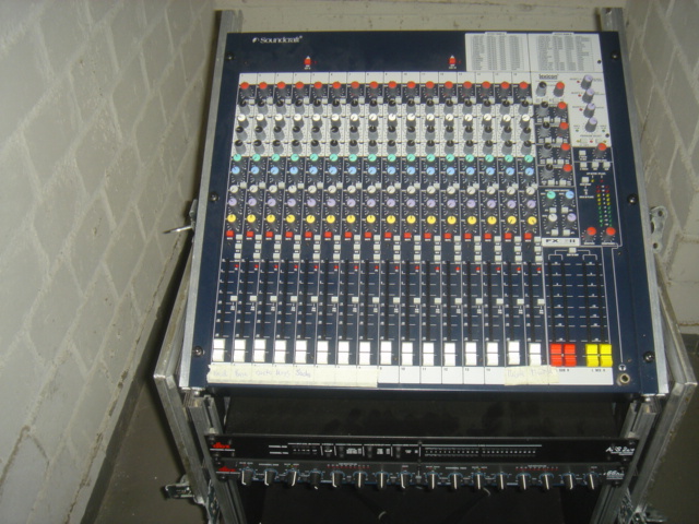 Kleinanzeige Mischpult Soundkraft FX16ii mit Compressor dbx 166xl und Supression Processor dbx AFS 224 im Roll-Case - Bild 4