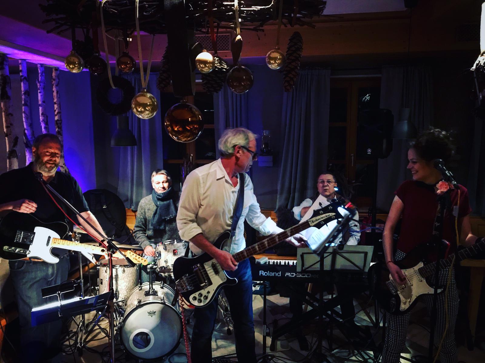 Kleinanzeige Gitarrist und Sänger für eine sehr gut eingespielte und erfahrene Cover Band für Pop- Rock- Blues gesucht - Bild 1