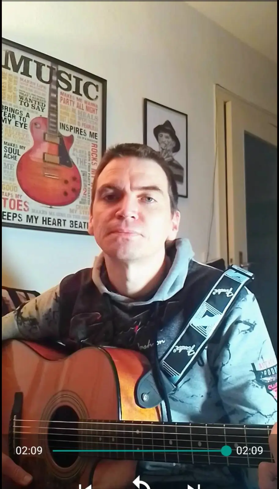 Kleinanzeige Gitarrist für Sängerin oder Akustik-Bands - Bild 1