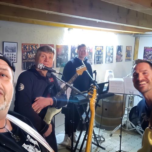 Kleinanzeige Band sucht Sängerin - Bild 1