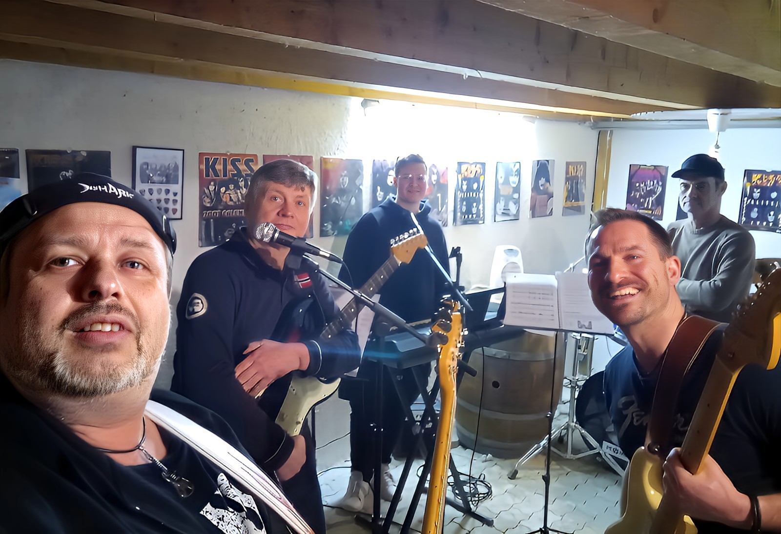 Kleinanzeige Band sucht Sängerin - Bild 1