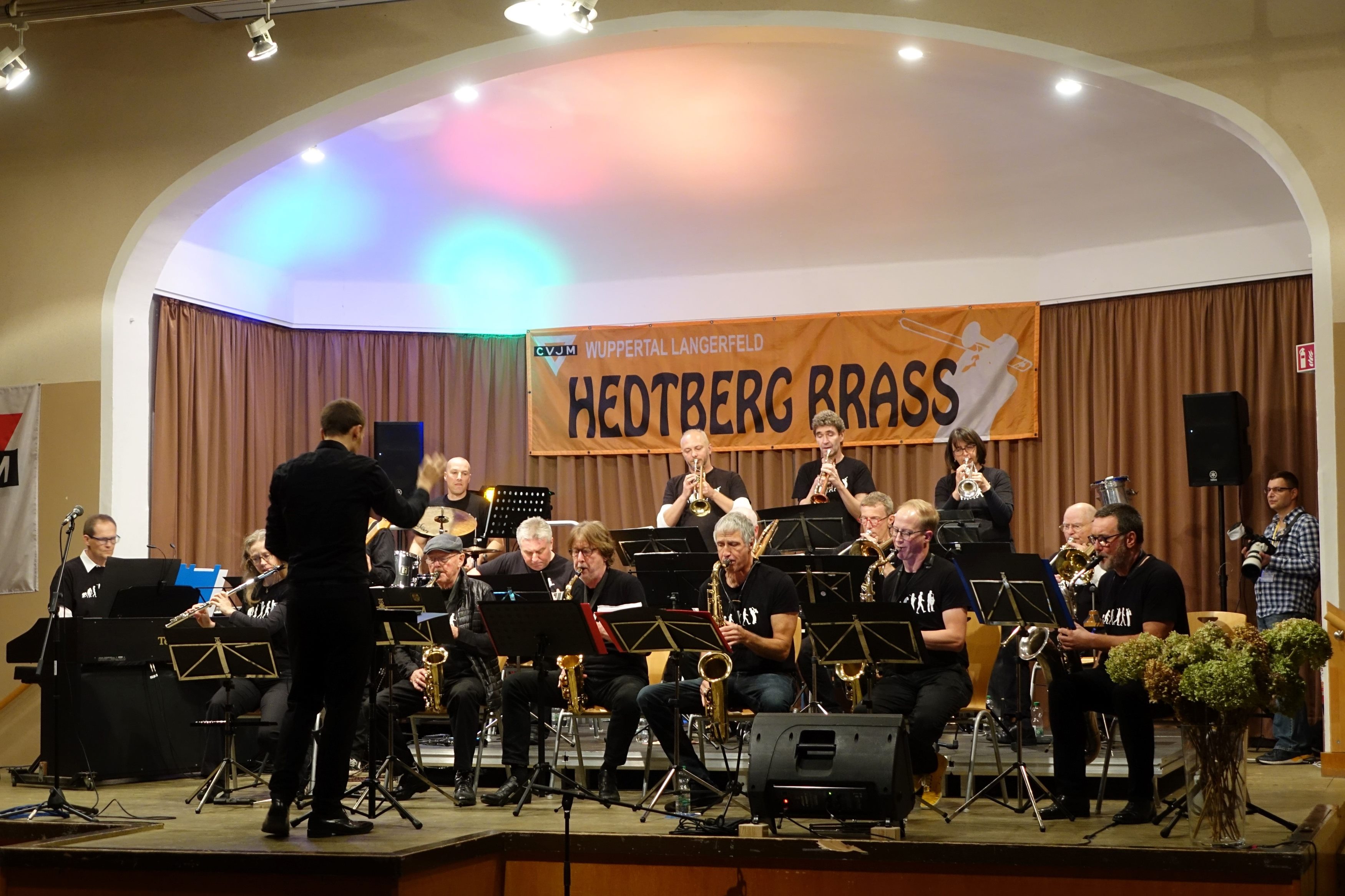 Kleinanzeige Big Band sucht Bassisten mit fundierten Notenkenntnissen - Bild 1