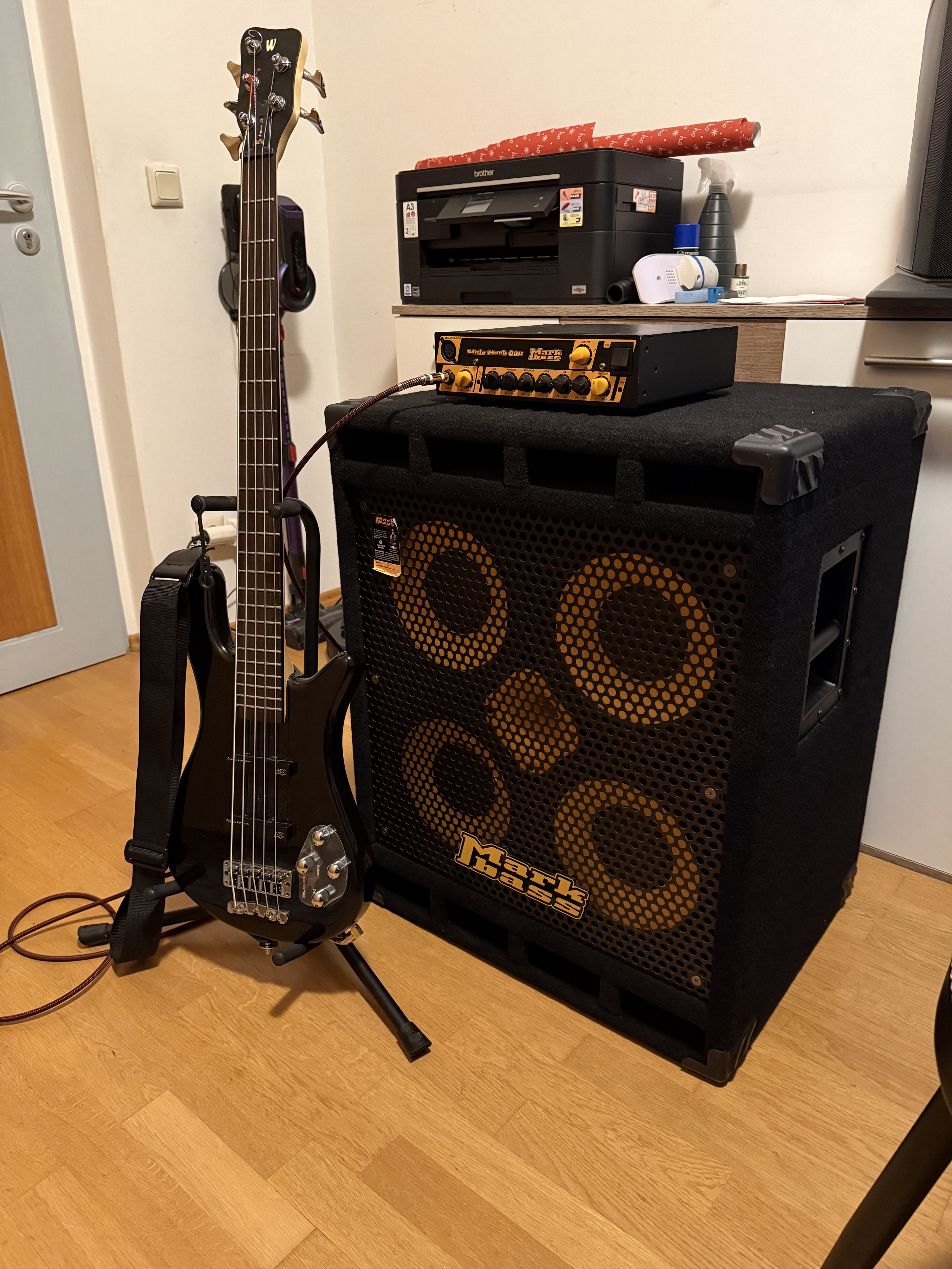 Kleinanzeige Bassist Ich suche eine Band im Raum Augsburg oder im Umkreis von 50 km. - Bild 1