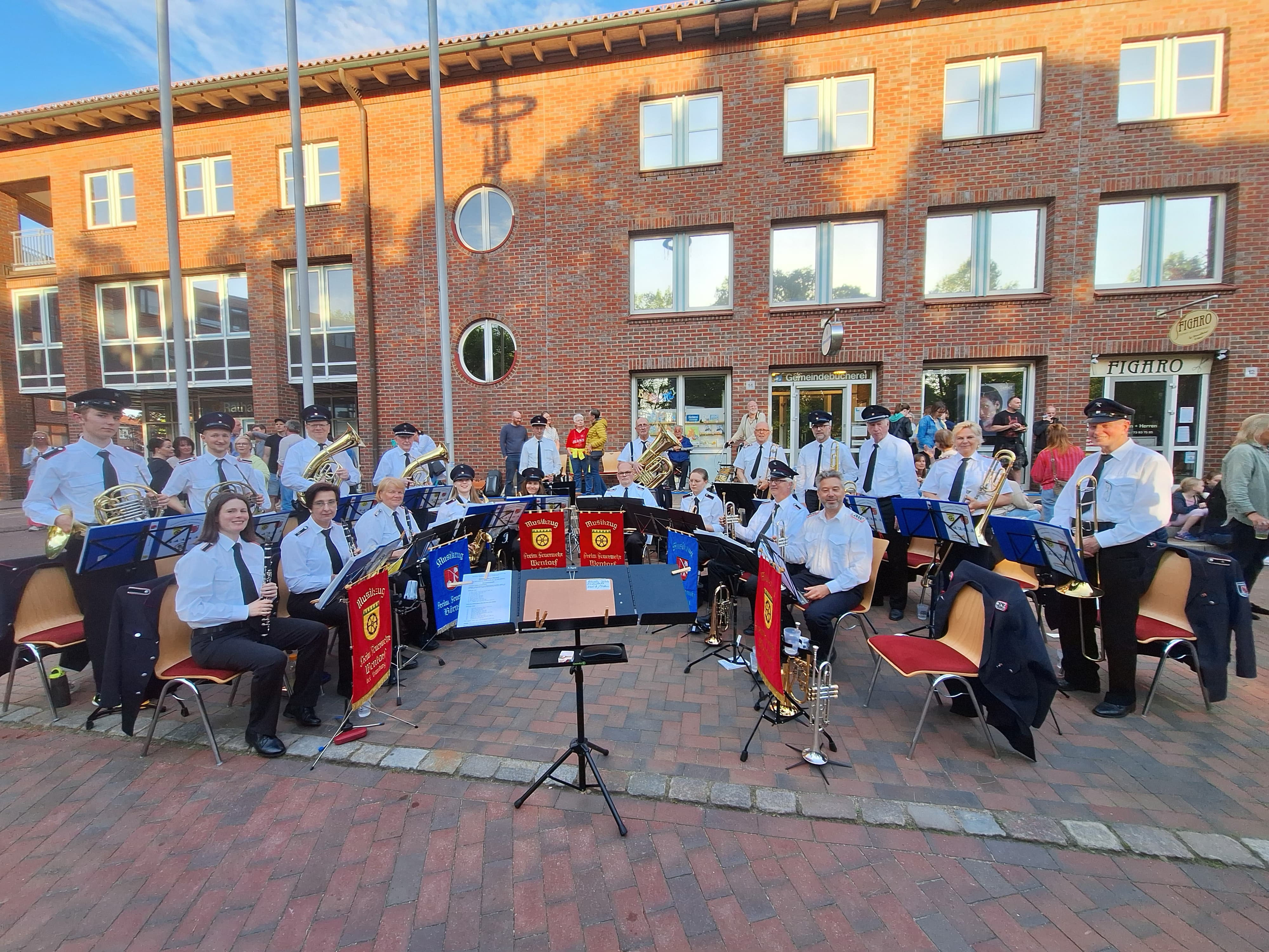 Kleinanzeige Feuerwehrmusikzug Wentorf sucht (Blas-) Musiker - Bild 2