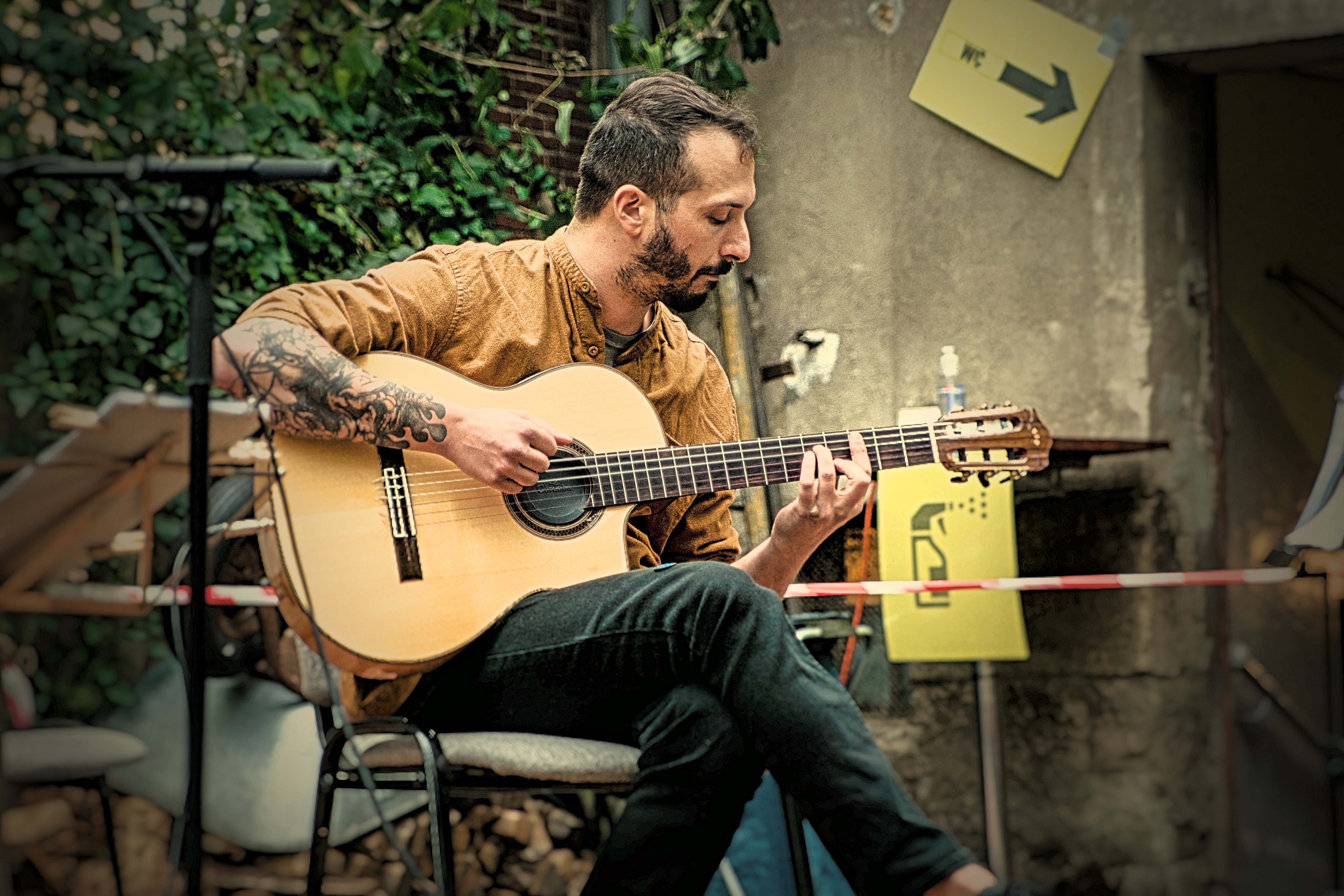 Kleinanzeige Professioneller Gitarrist sucht Band - Bild 2