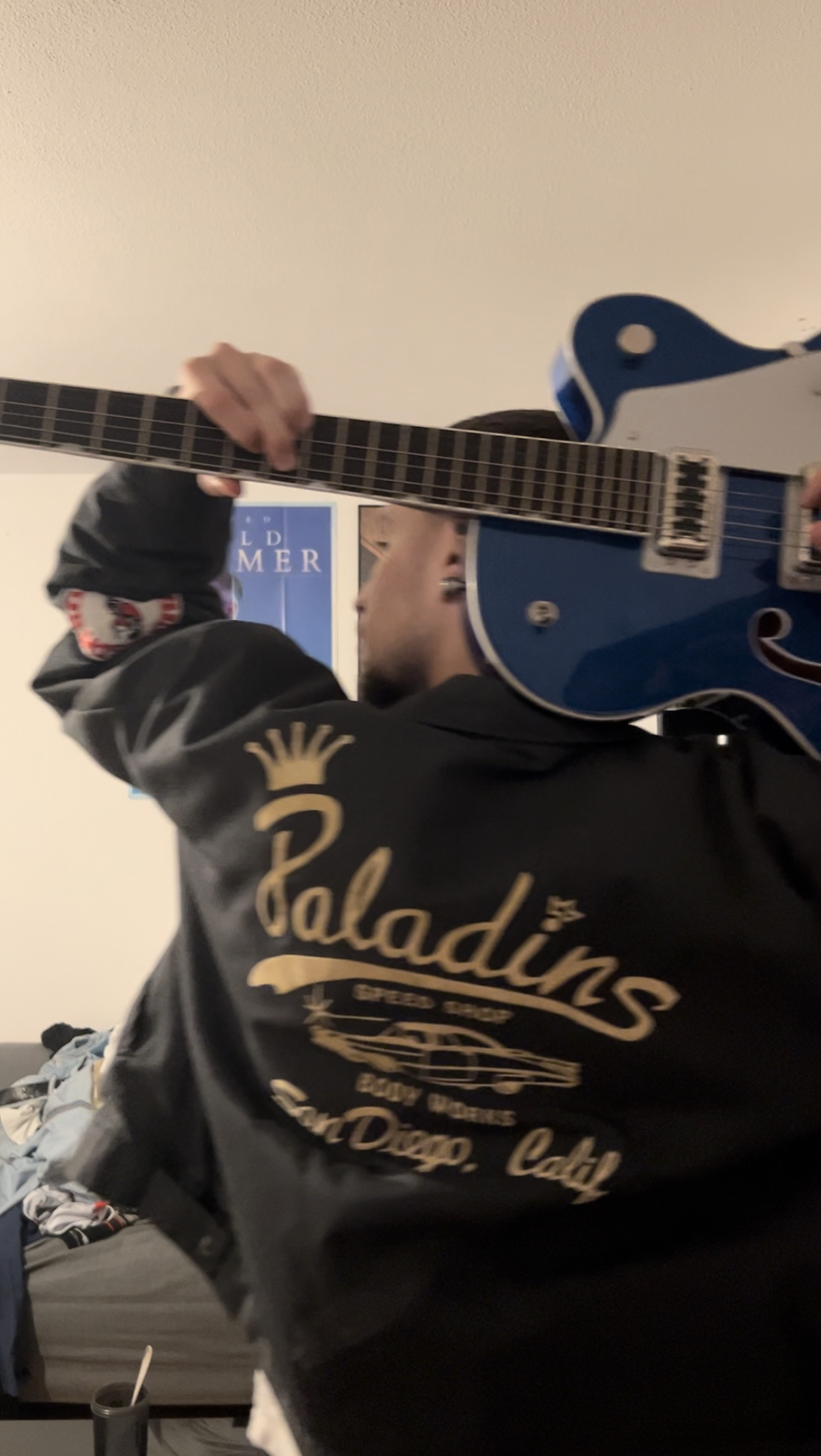 Kleinanzeige  Gitarrist (21) sucht Anschluss an ehrliches Rock’n’Roll-Projekt – Raum München (Süd) - Bild 1