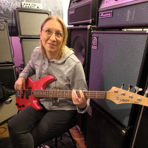 Kleinanzeige Bassistin (45) sucht feste Band - Bild 1