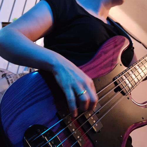 Kleinanzeige Bassistin (45) sucht feste Band - Bild 2
